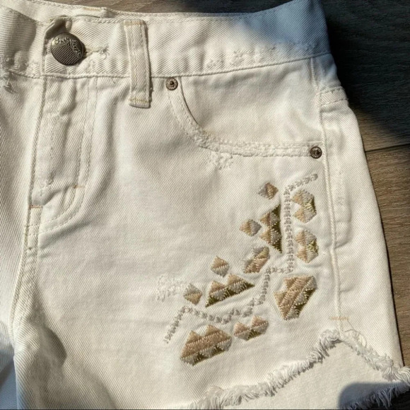 Free People Tulum Embroidered Ripped  Jean Shorts - Picture 12 of 13